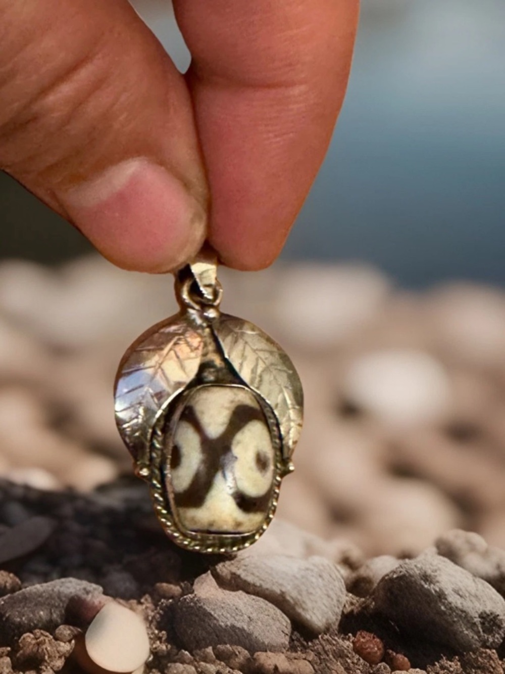 Vintage & Handcrafted Ethnic Tibetan 2 Eye Agate(Dzi)Pendant Set in Silver 4.91g